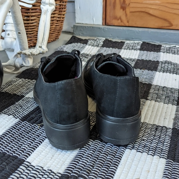 Munro Patent/Suede Shoes - Picture 5 of 7